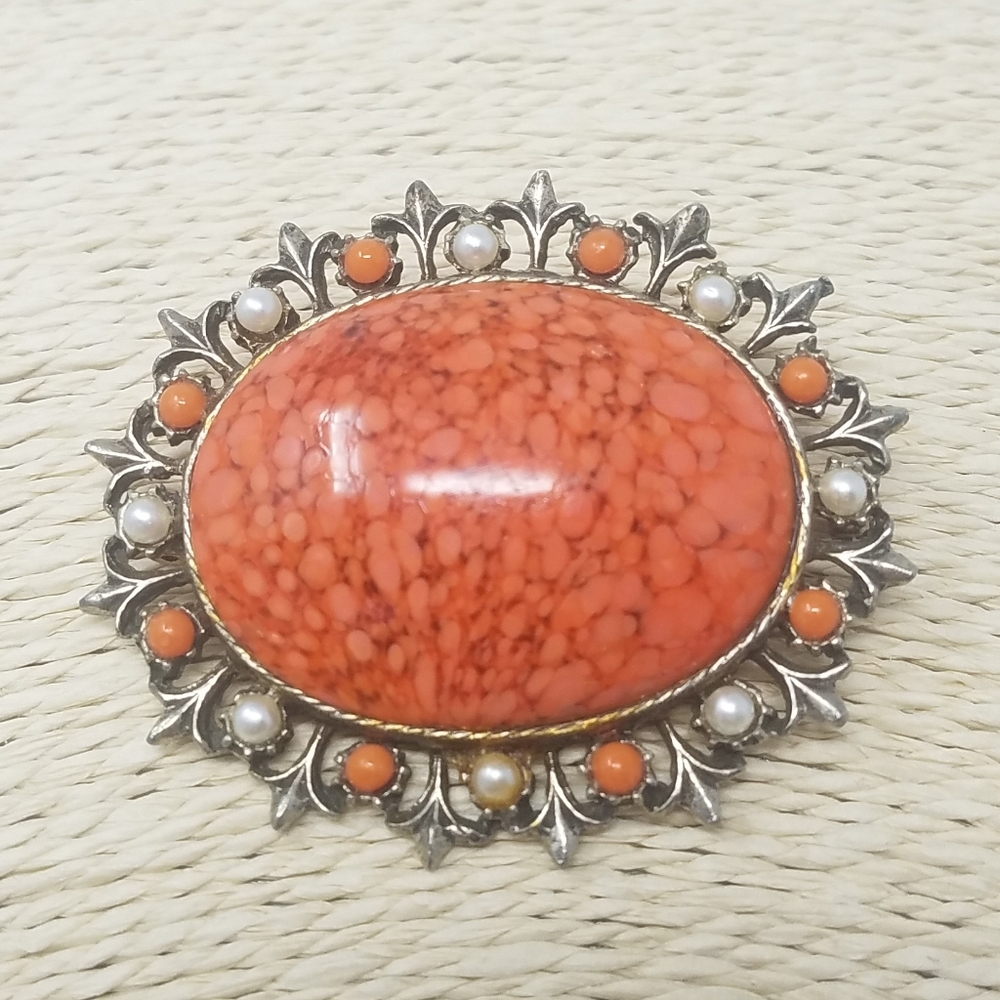 Vtg metal filigree brooch faux seed pearls‎